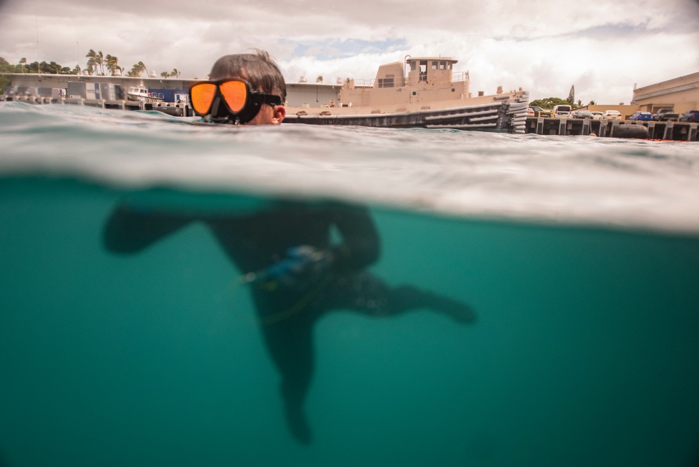 Army Divers Training During RIMPAC