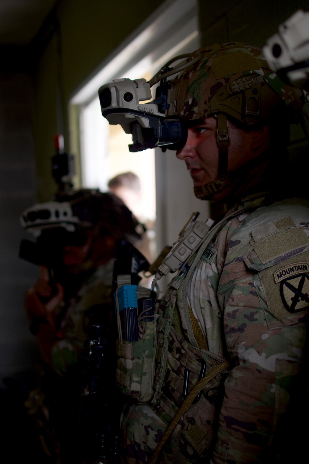 Soldiers Train with Squad Immersive Virtual Trainer