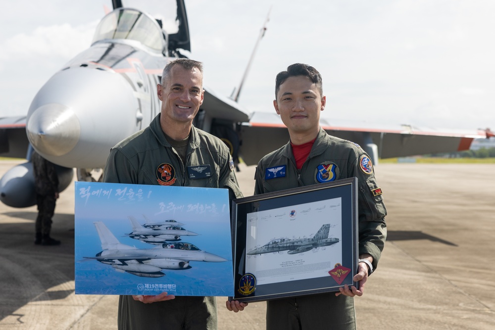 Stronger Together | U.S. Marines with VMFA(AW)-224 Take Group Photos with ROKAF 10th Air Wing on Suwon AB