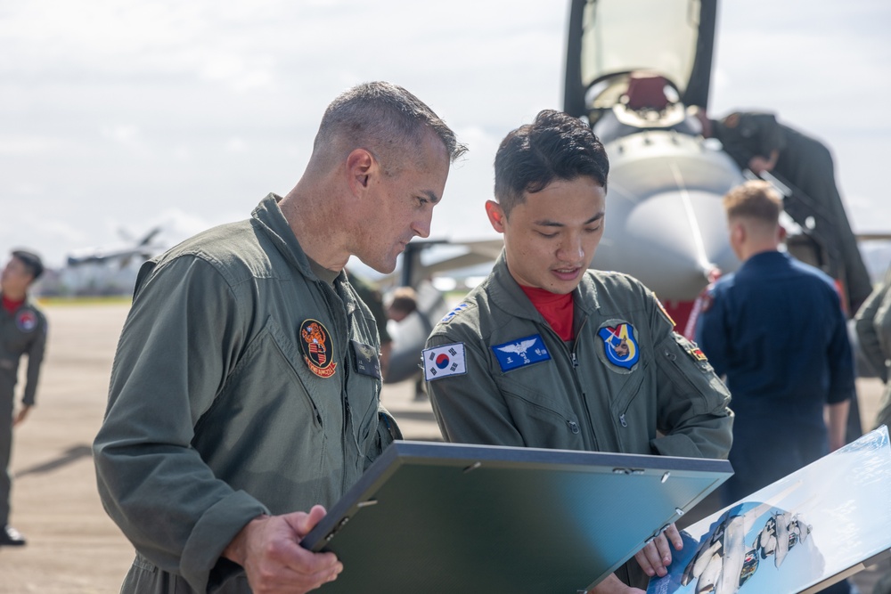 Stronger Together | U.S. Marines with VMFA(AW)-224 Take Group Photos with ROKAF 10th Air Wing on Suwon AB