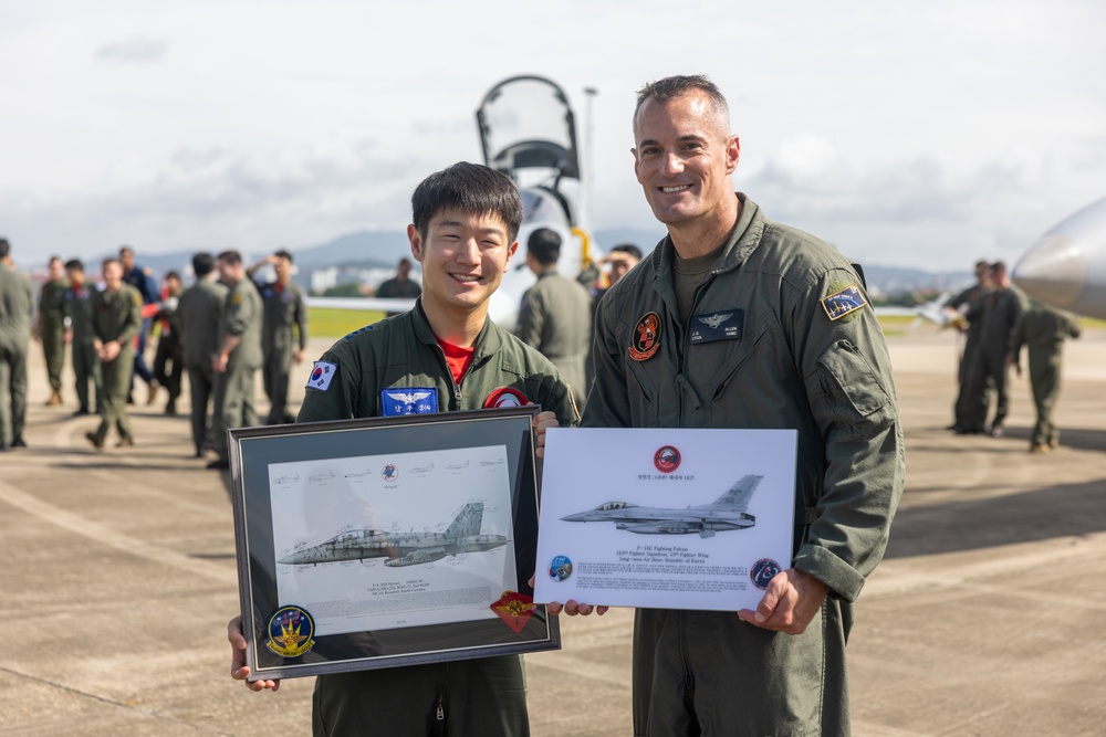 Stronger Together | U.S. Marines with VMFA(AW)-224 Take Group Photos with ROKAF 10th Air Wing on Suwon AB