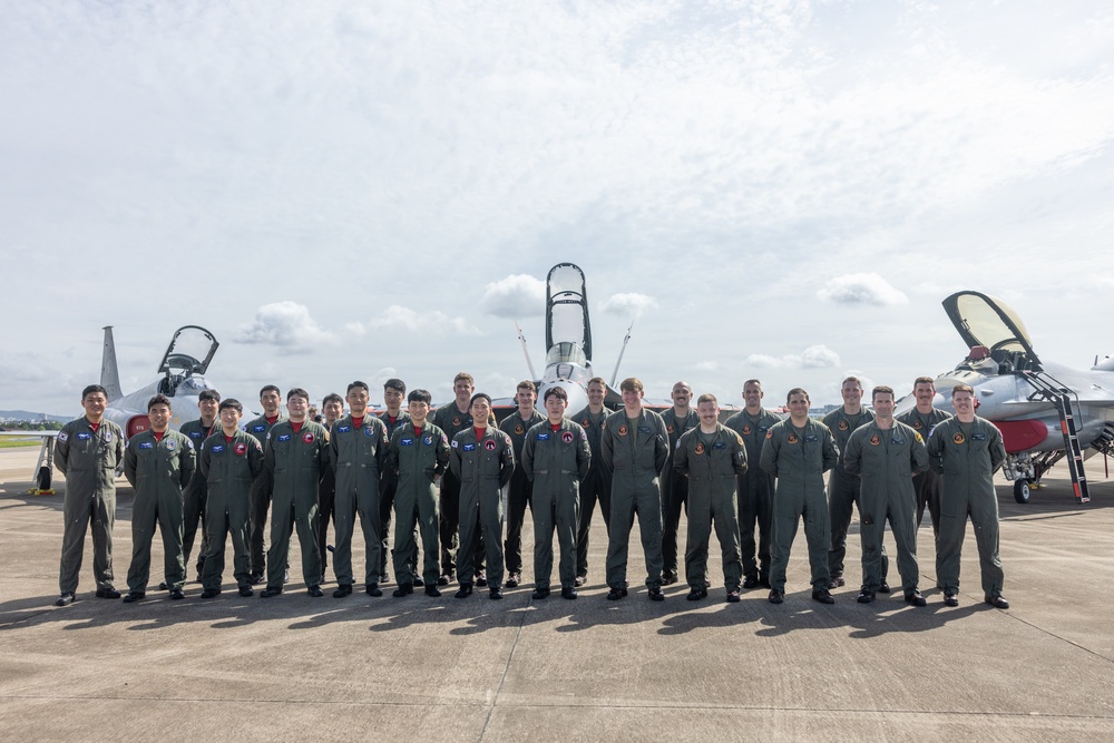 Stronger Together | U.S. Marines with VMFA(AW)-224 Take Group photos with ROKAF 10th Air Wing on Suwon AB