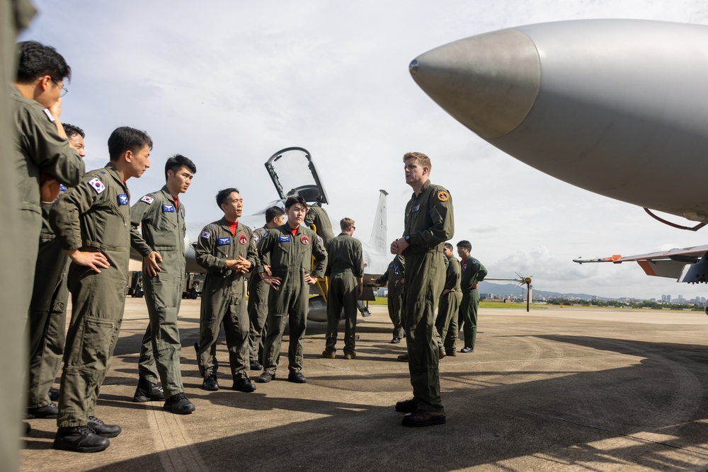 Stronger Together | U.S. Marines with VMFA(AW)-224 Take Group Photos with ROKAF 10th Air Wing on Suwon AB