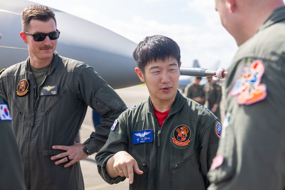 Stronger Together | U.S. Marines with VMFA(AW)-224 Take Group Photos with ROKAF 10th Air Wing on Suwon AB