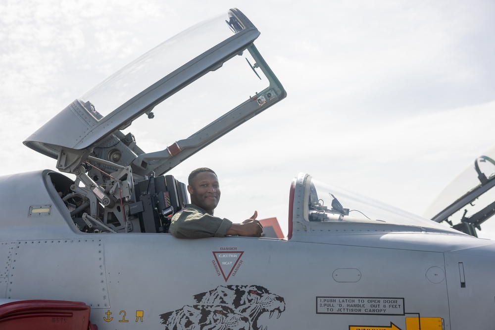 Stronger Together | U.S. Marines with VMFA(AW)-224 Take Group Photos with ROKAF 10th Air Wing on Suwon AB