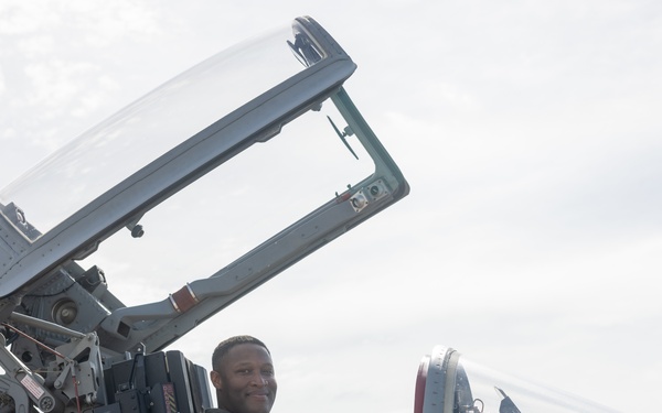 Stronger Together | U.S. Marines with VMFA(AW)-224 Take Group Photos with ROKAF 10th Air Wing on Suwon AB