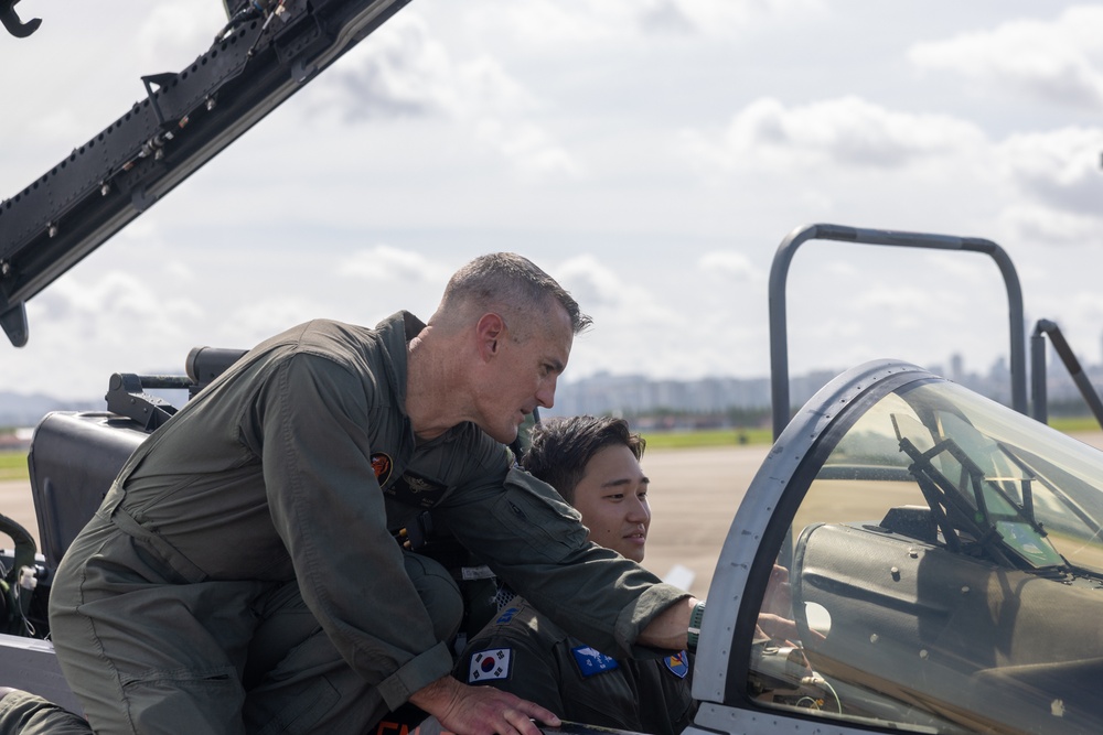 Stronger Together | U.S. Marines with VMFA(AW)-224 Take Group Photos with ROKAF 10th Air Wing on Suwon AB