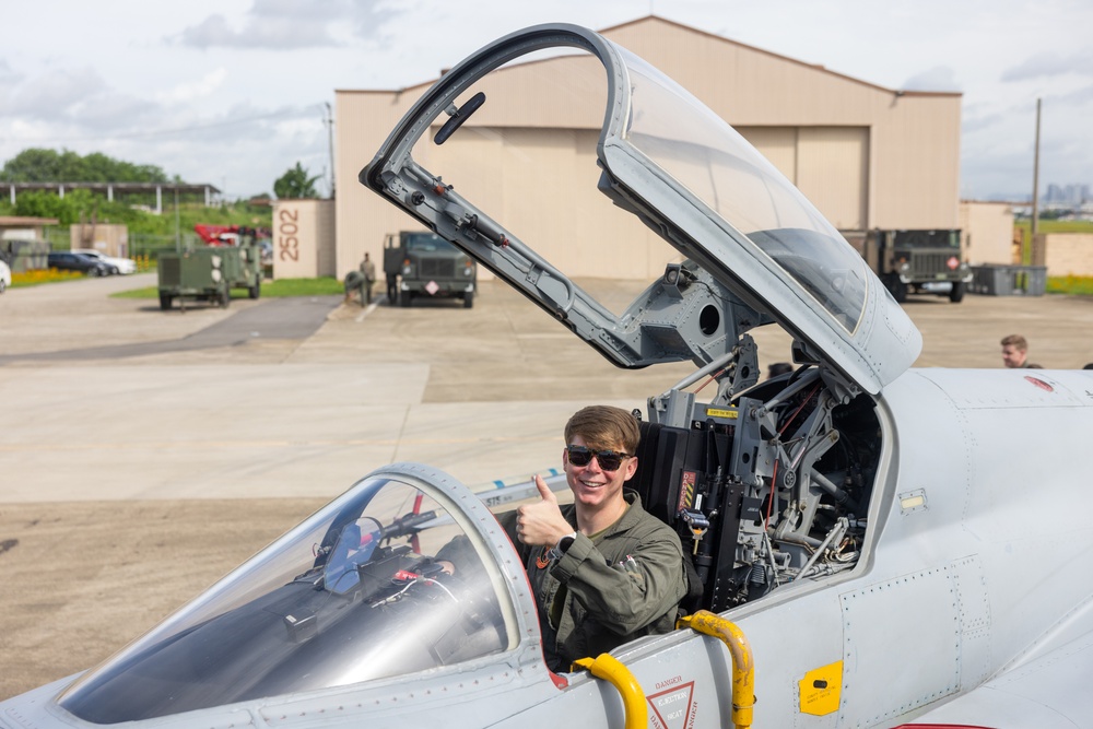 Stronger Together | U.S. Marines with VMFA(AW)-224 Take Group Photos with ROKAF 10th Air Wing on Suwon AB