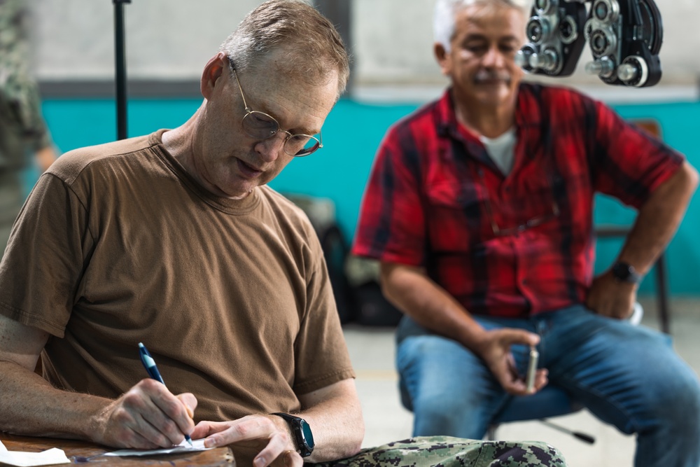 Continuing Promise 2024 personnel collaborate with Fuerza Naval de Honduras and Honduran medical professionals in Puerto Cortés, Honduras
