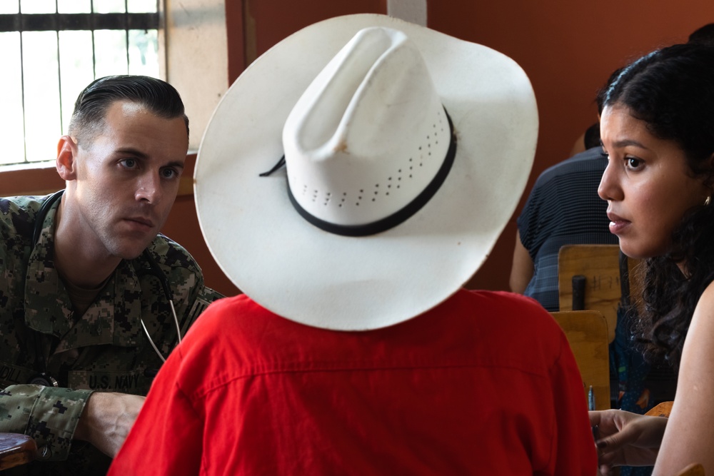Continuing Promise 2024 personnel collaborate with Fuerza Naval de Honduras and Honduran medical professionals in Puerto Cortés, Honduras