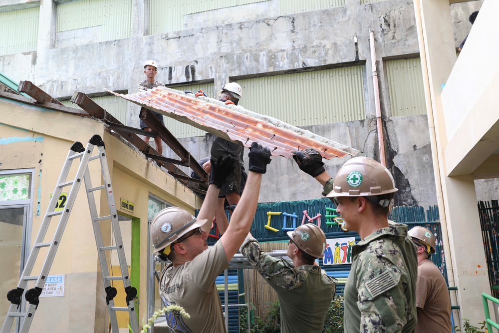 Pacific Partnership Starts Engineering Project at Legazpi Port Elementary