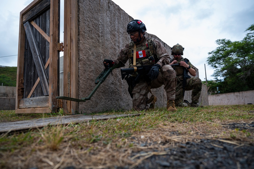 Naval Explosive Ordnance Disposal technicians conduct ordnance clearing exercise during RIMPAC 2024