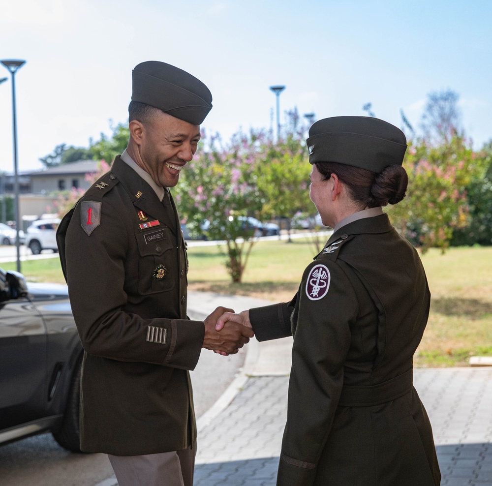 Maj. Gen. Andrew C. Gainey vists Vicenza Health Clinic