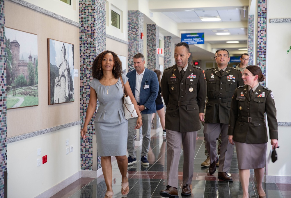 Maj. Gen. Andrew C. Gainey vists Vicenza Health Clinic