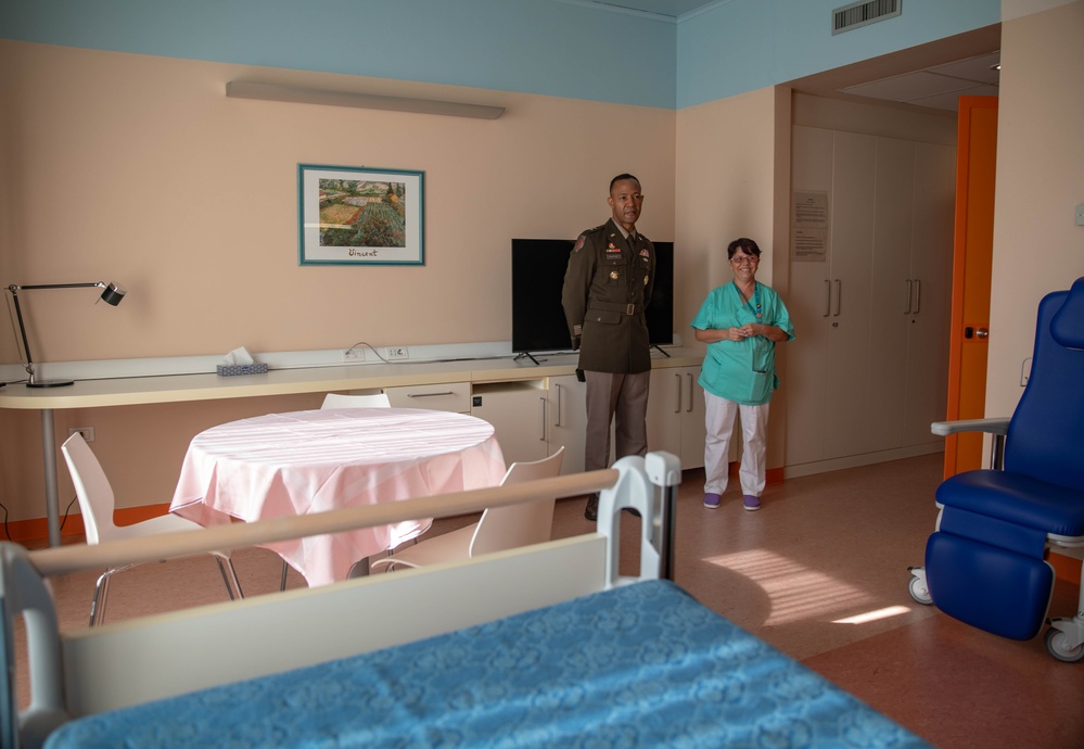 Maj. Gen. Andrew C. Gainey vists San Bortolo Hospital