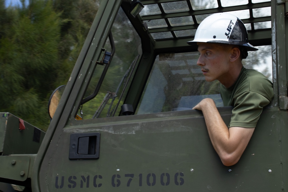CLB-31 Sets Up Combat Support Service Area