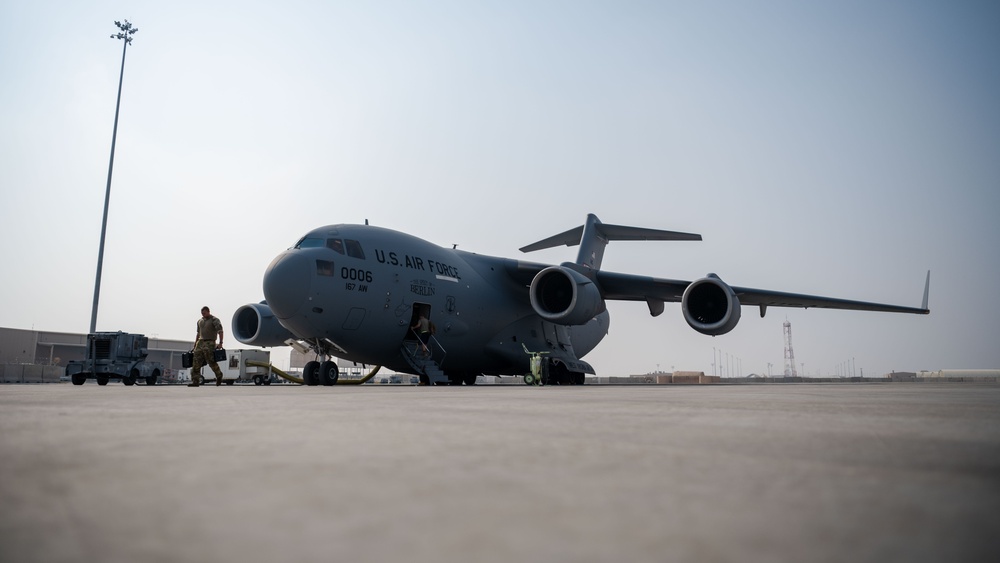167th EAS C-17s connect CENTCOM