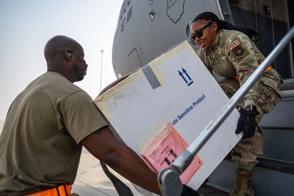 167th EAS C-17s connect CENTCOM