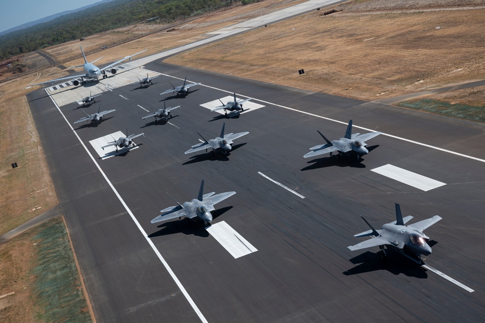 USAF; RAAF demonstrate show of force during Elephant Walk