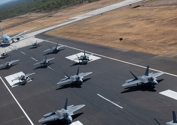 USAF; RAAF demonstrate show of force during Elephant Walk