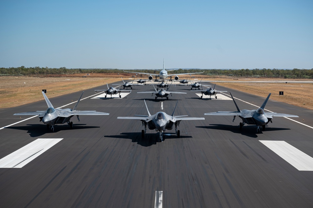 USAF; RAAF demonstrate show of force during Elephant Walk