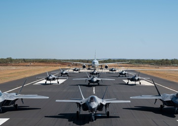 USAF; RAAF demonstrate show of force during Elephant Walk