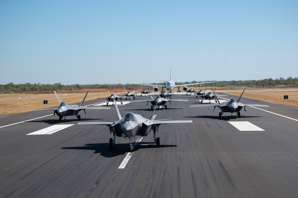 USAF; RAAF demonstrate show of force during Elephant Walk