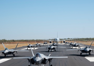USAF; RAAF demonstrate show of force during Elephant Walk