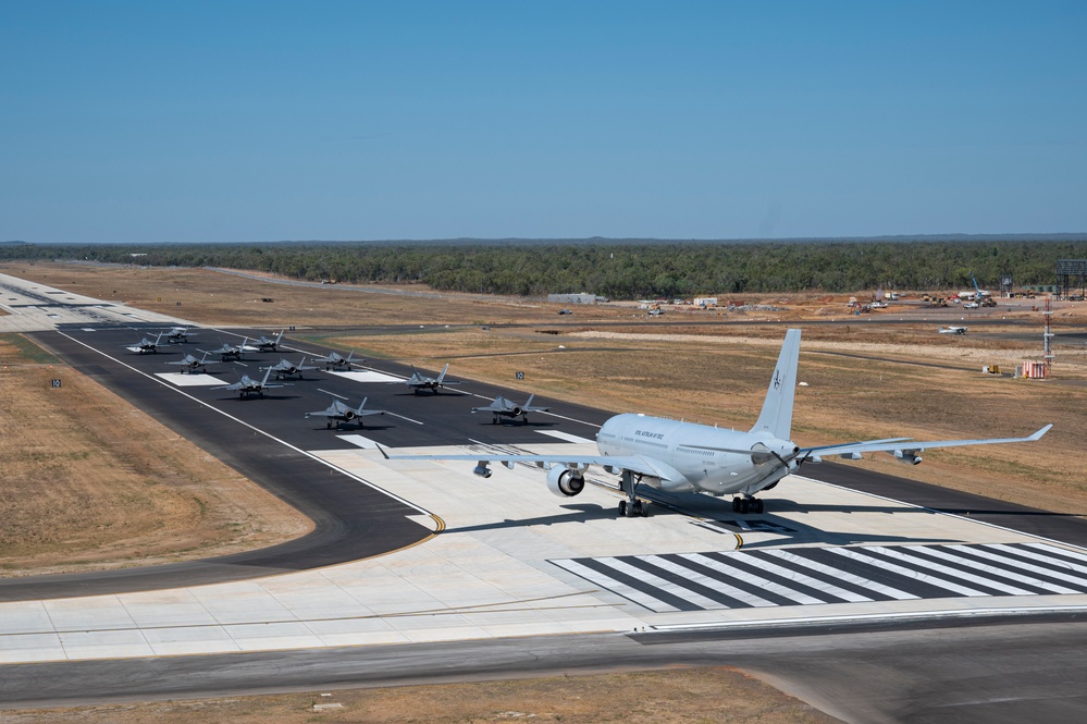 USAF; RAAF demonstrate show of force during Elephant Walk