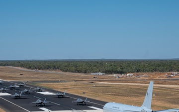 USAF; RAAF demonstrate show of force during Elephant Walk