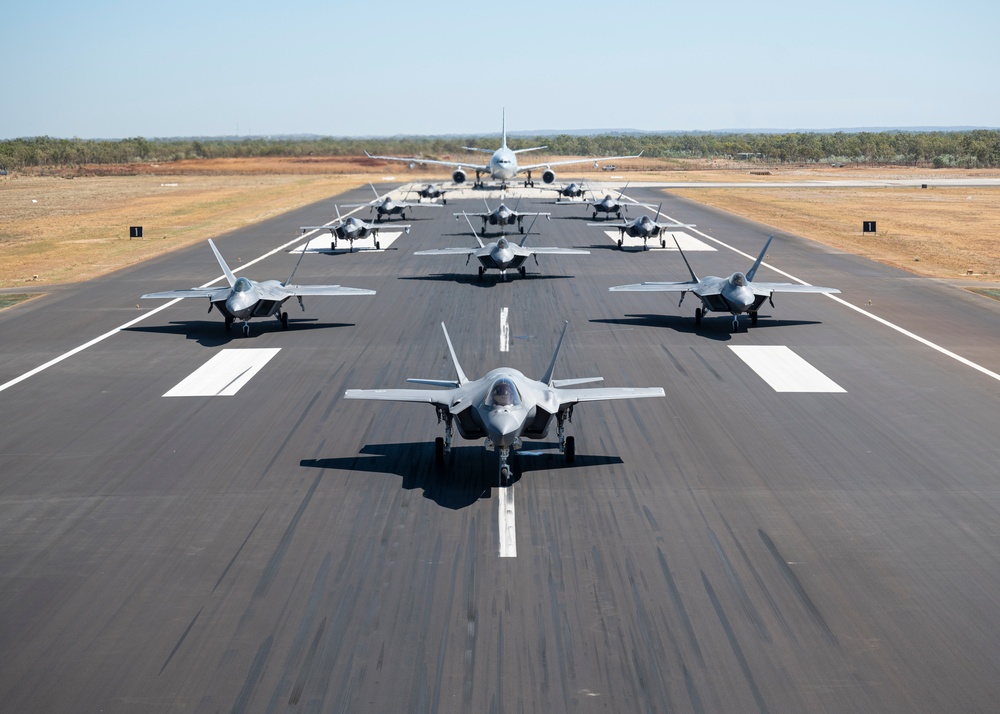 USAF; RAAF demonstrate show of force during Elephant Walk