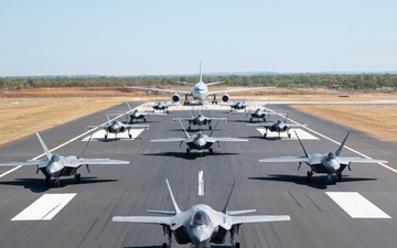 USAF; RAAF demonstrate show of force during Elephant Walk