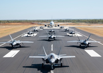 USAF; RAAF demonstrate show of force during Elephant Walk