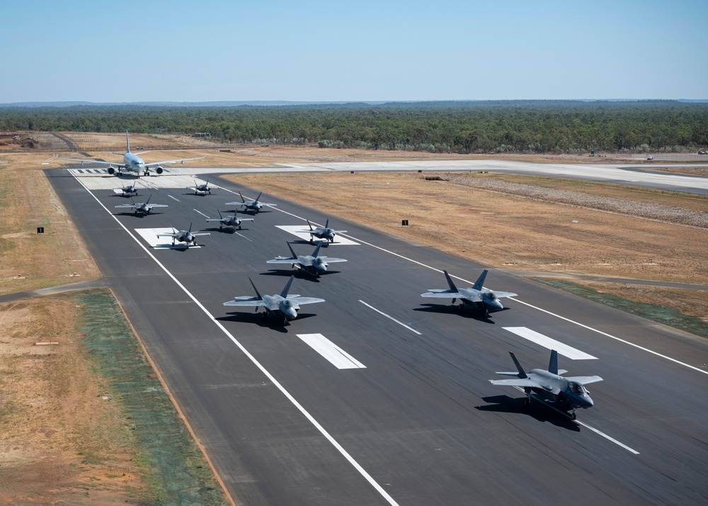 USAF; RAAF demonstrate show of force during Elephant Walk