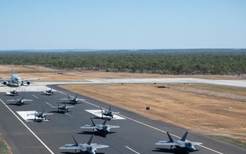 USAF; RAAF demonstrate show of force during Elephant Walk