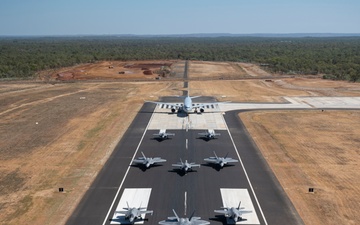 USAF; RAAF demonstrate show of force during Elephant Walk