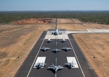 USAF; RAAF demonstrate show of force during Elephant Walk