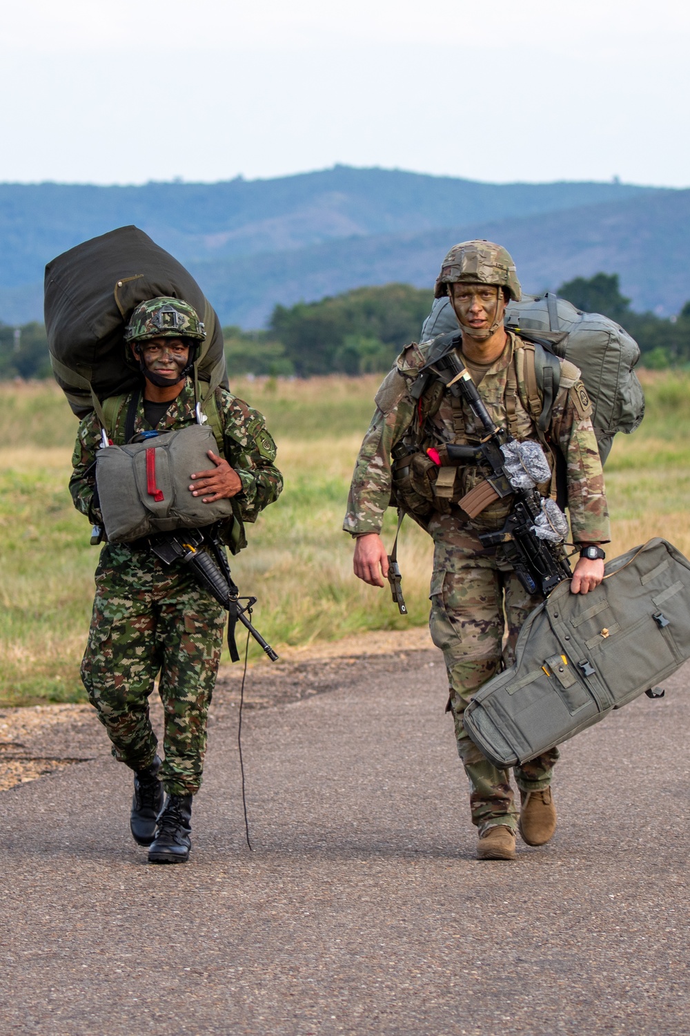 US, Colombian paratroopers jump in to HYDRA III