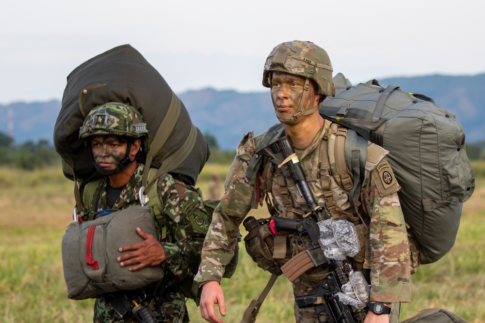 US, Colombian paratroopers jump in to HYDRA III