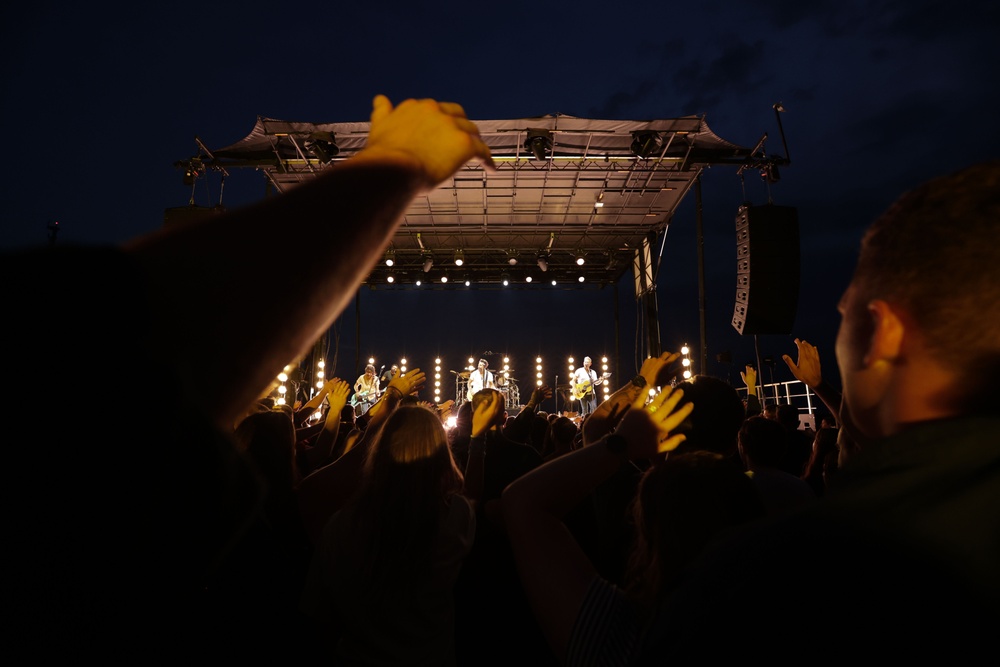 USS Gerald R. Ford Hosts Country Music Band Old Dominion