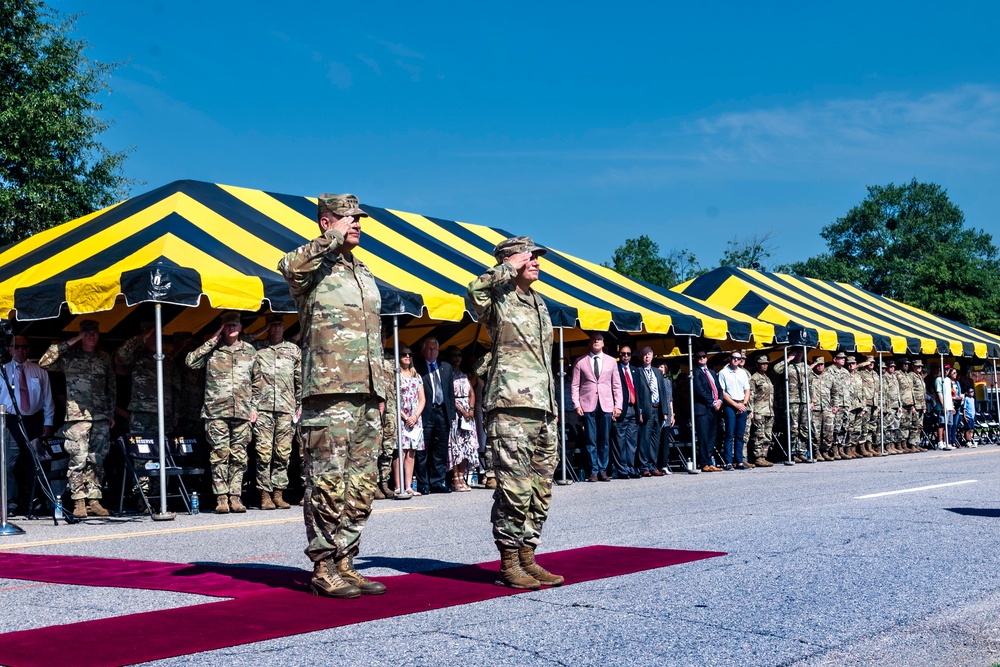 Lt. Gen Jody J. Daniels Relinquishes Command of U.S. Army Reserve