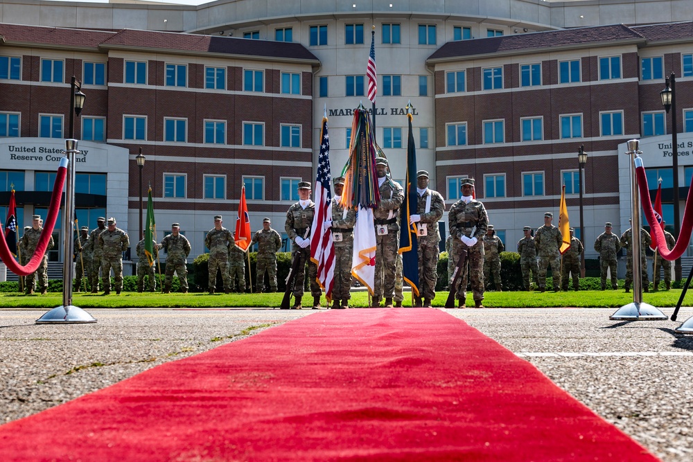 Lt. Gen Jody J. Daniels Relinquishes Command of U.S. Army Reserve Command