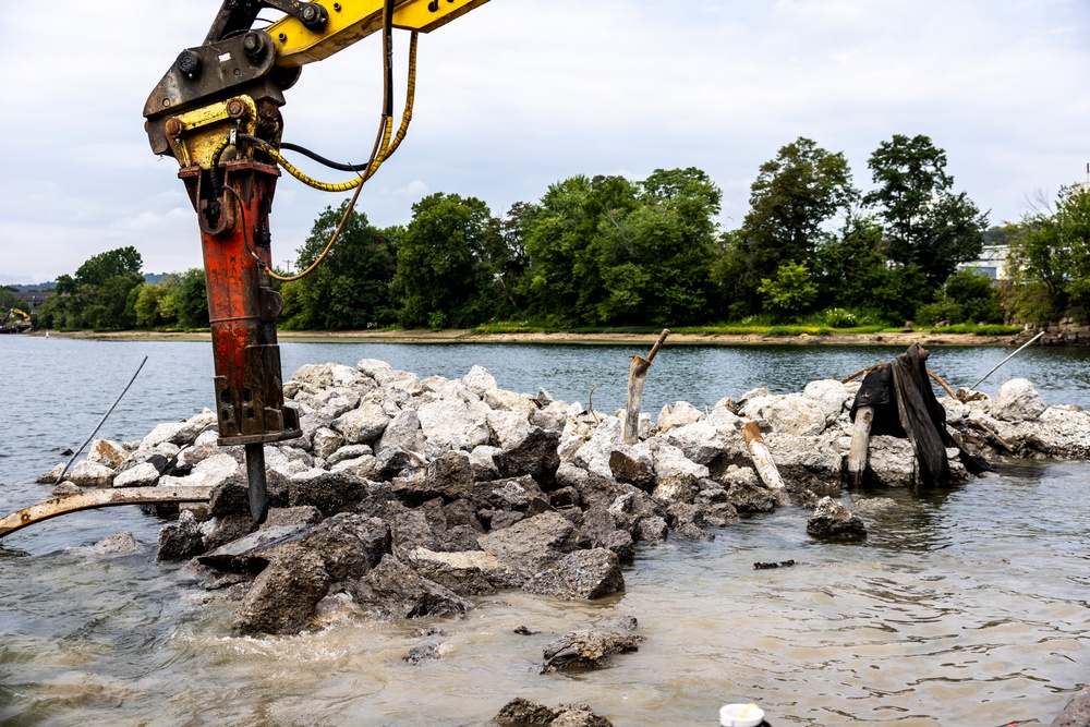 Clearing the way for navigation at Elizabeth