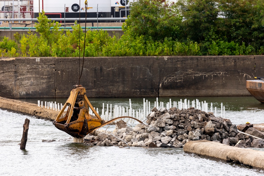 Clearing the way for navigation at Elizabeth