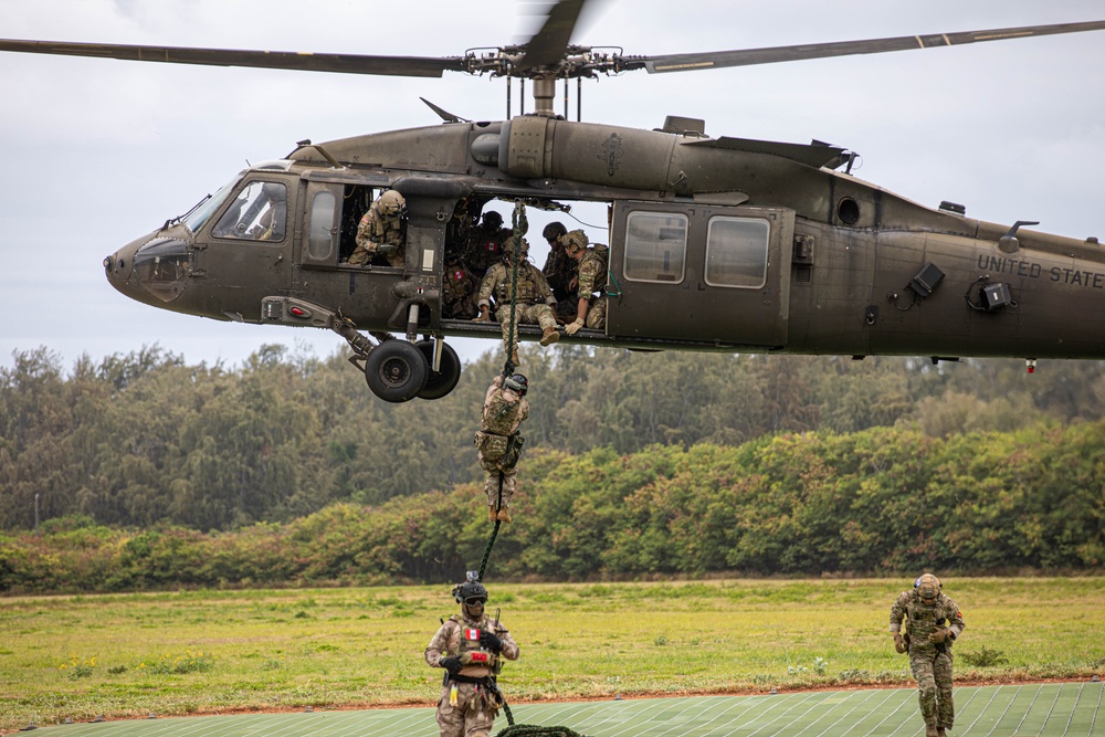 25th Combat Aviation Brigade supports U.S. Navy EOD operators fast rope training during RIMPAC 2024