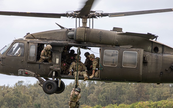 25th Combat Aviation Brigade supports U.S. Navy EOD operators fast rope training during RIMPAC 2024