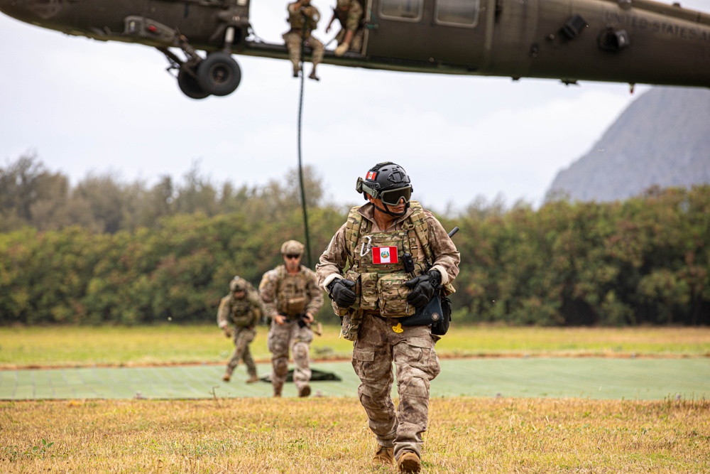 25th Combat Aviation Brigade supports U.S. Navy EOD operators fast rope training during RIMPAC 2024