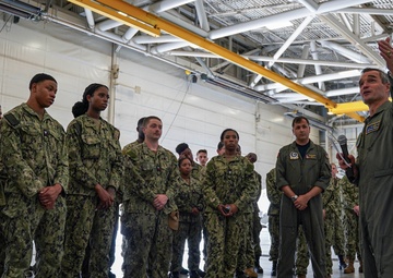 Vice Adm. Doug Perry visits VAW 123