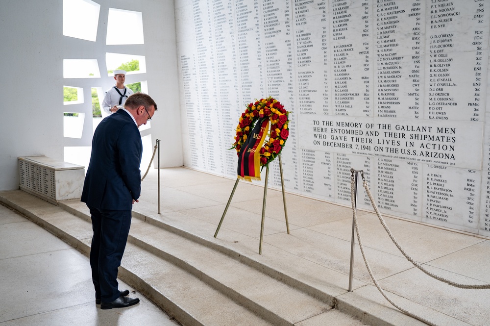 German Minister of Defence visits USS Arizona Memorial