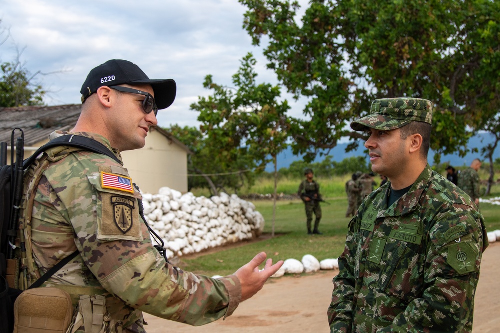 US, Colombian paratroopers collaborate for joint assault at HYDRA III